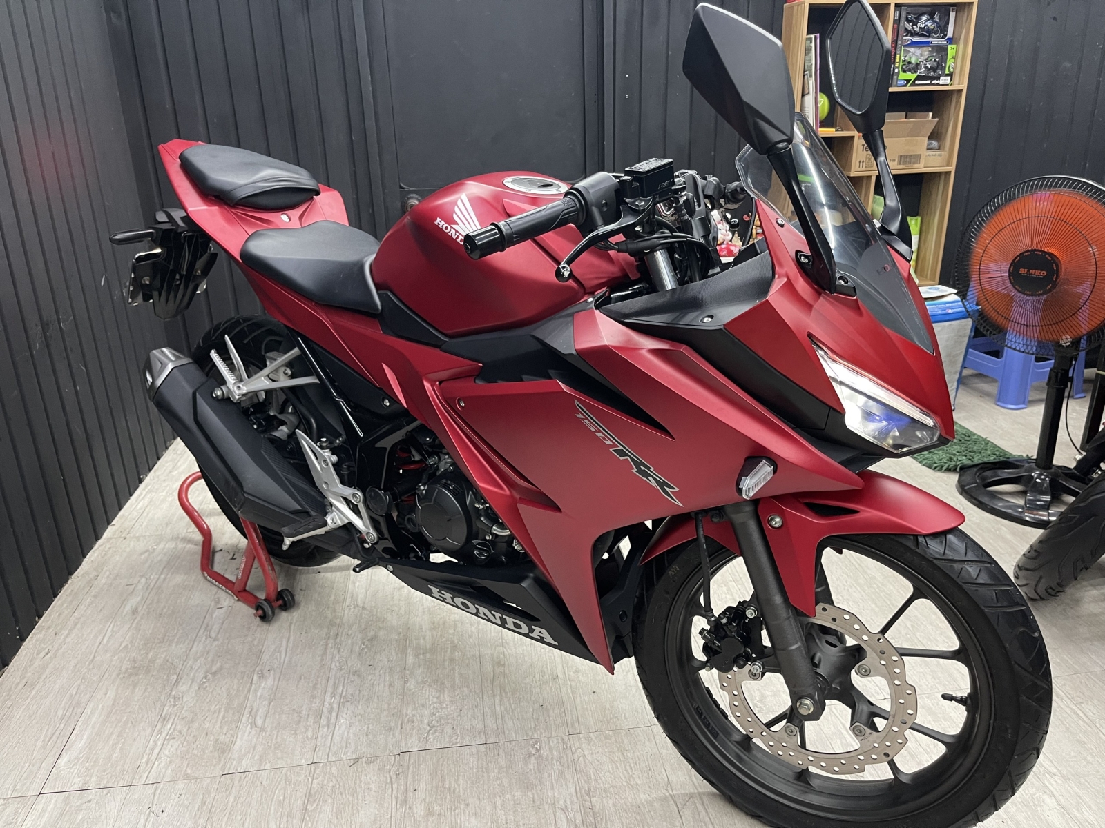 HONDA CBR150R