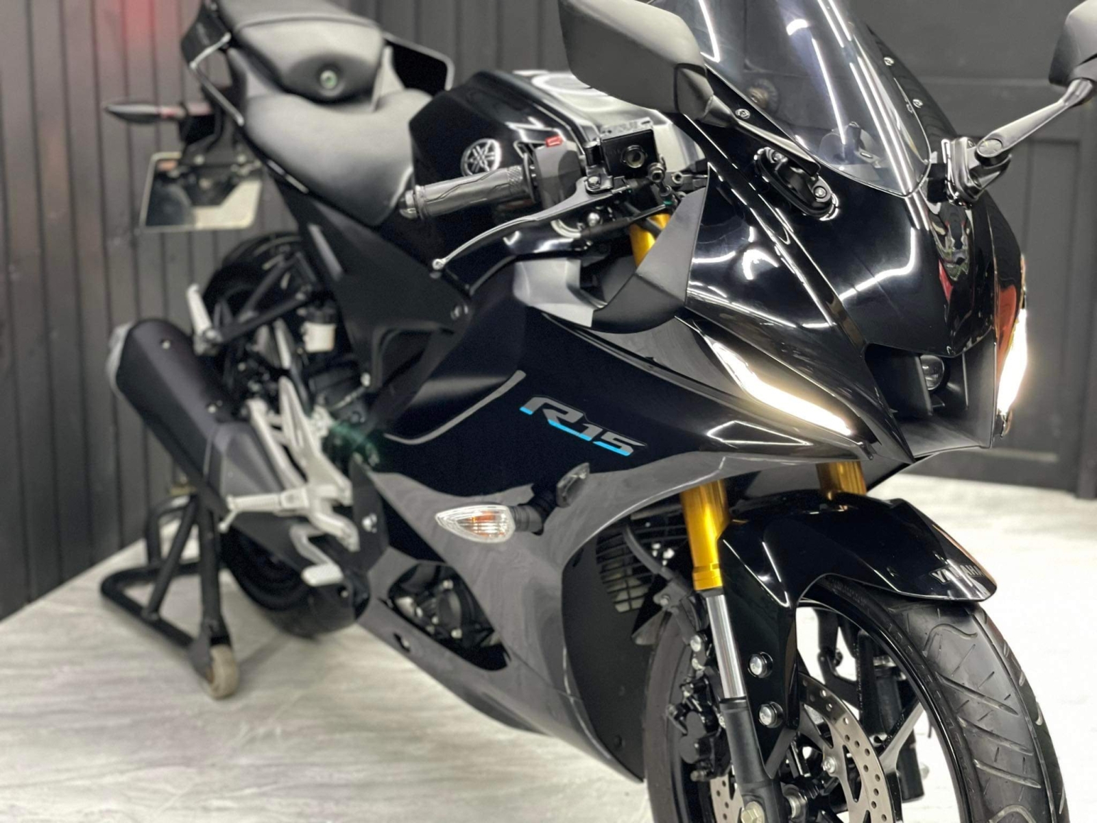 YAMAHA R15V4